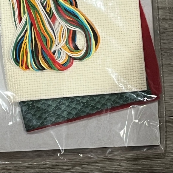 NWT Quilt Ups Bed & Breakfast Quilted Counted Cross Stitch Kit - Picture 10 of 13